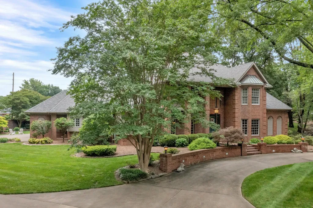1500 Spring Hill Court Murray KY 42071