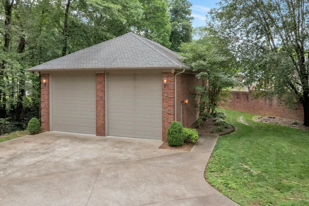1500 Spring Hill Court Murray KY 42071