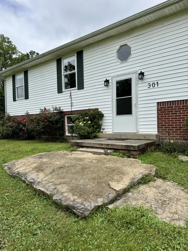 301 T Estes Road Beattyville KY 41311