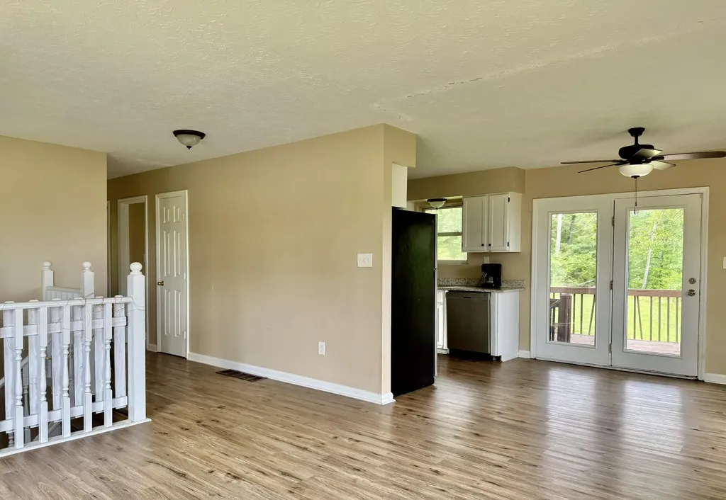 301 T Estes Road Beattyville KY 41311