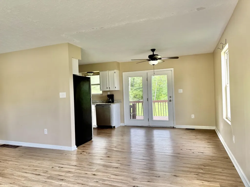 301 T Estes Road Beattyville KY 41311