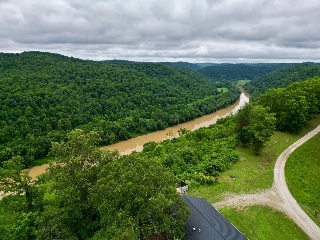 301 T Estes Road Beattyville KY 41311