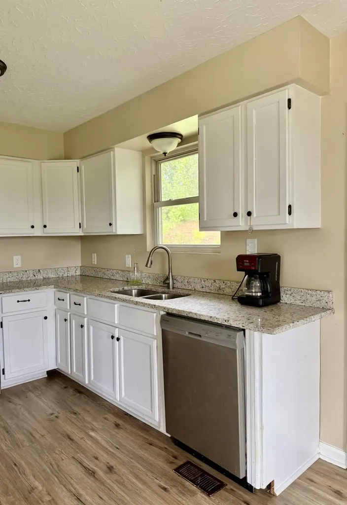 301 T Estes Road Beattyville KY 41311