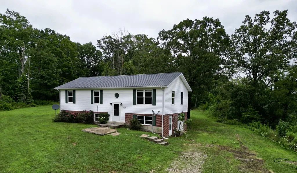 301 T Estes Road Beattyville KY 41311