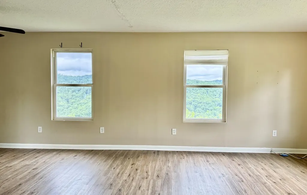 301 T Estes Road Beattyville KY 41311