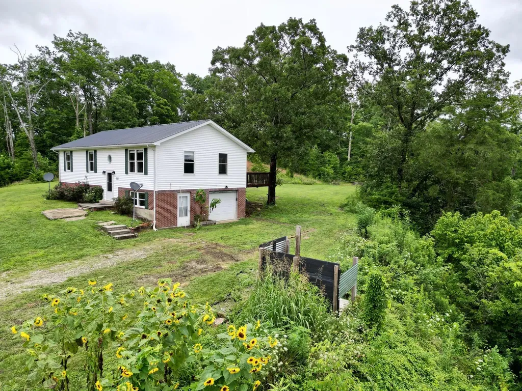 301 T Estes Road Beattyville KY 41311