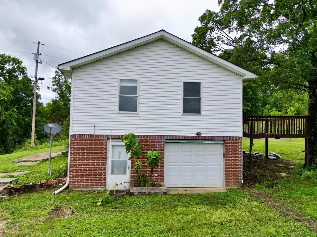 301 T Estes Road Beattyville KY 41311