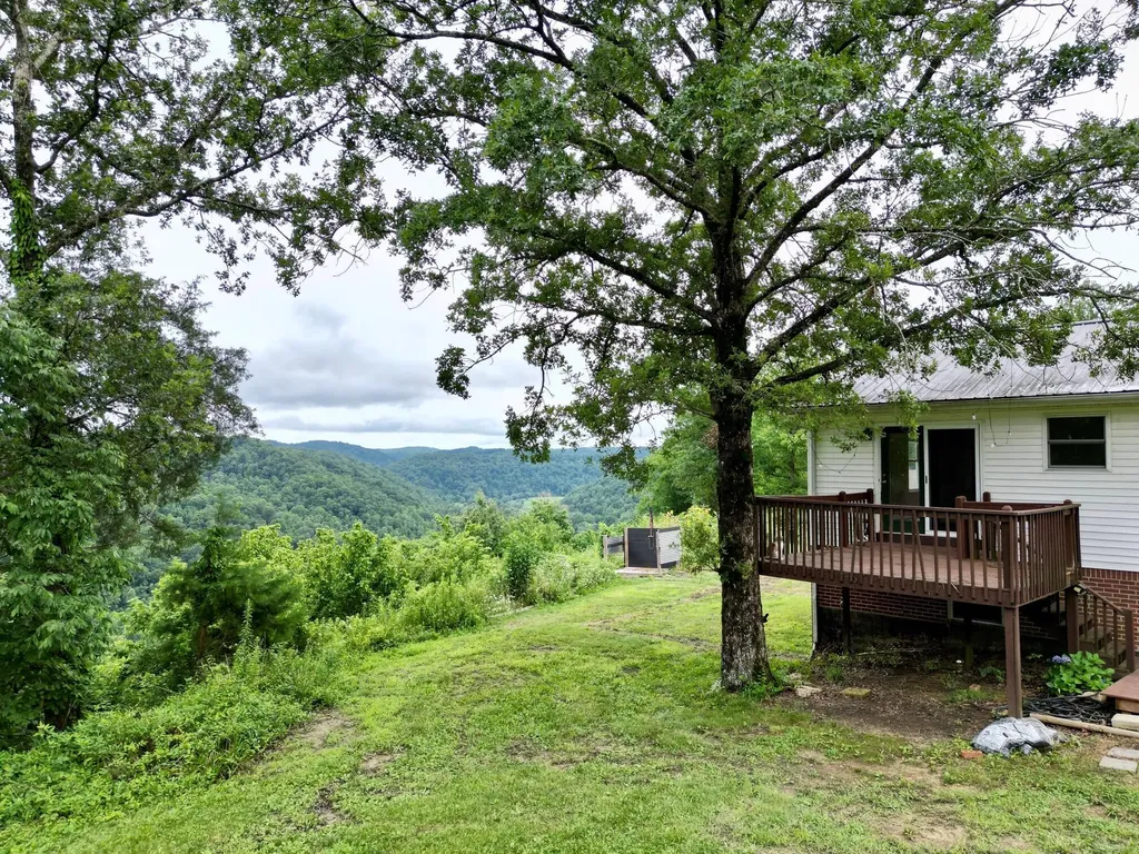 301 T Estes Road Beattyville KY 41311