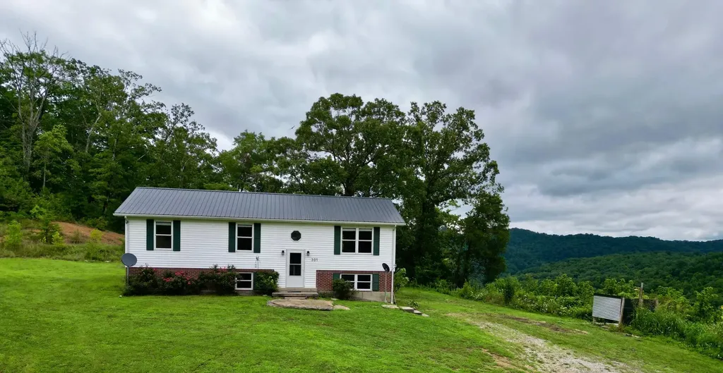 301 T Estes Road Beattyville KY 41311