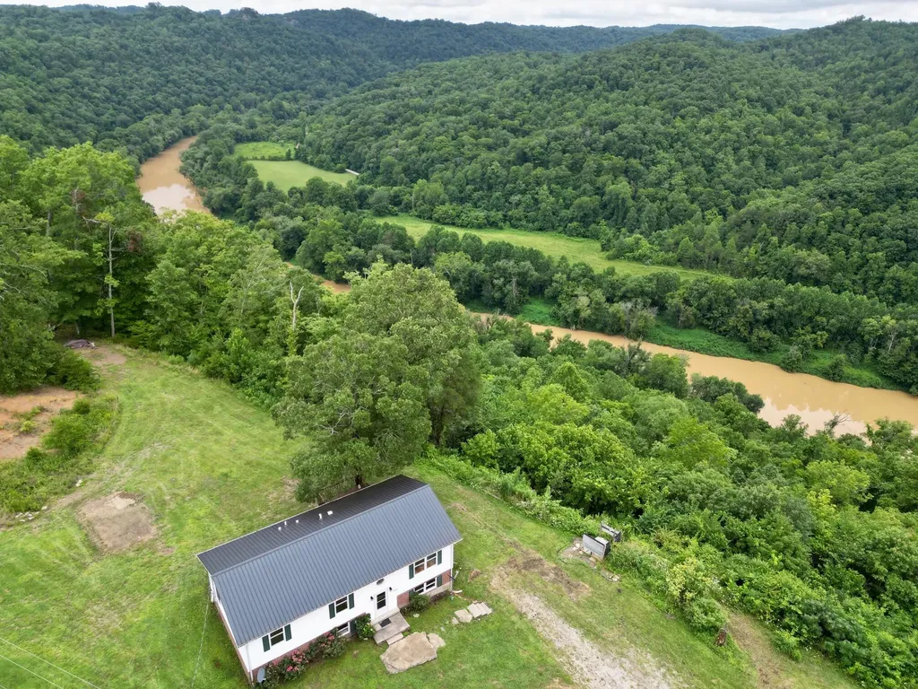 301 T Estes Road Beattyville KY 41311