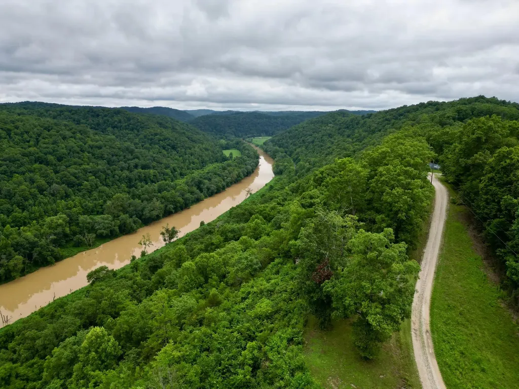 301 T Estes Road Beattyville KY 41311