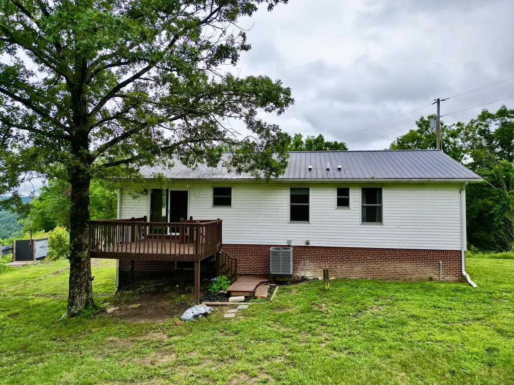 301 T Estes Road Beattyville KY 41311