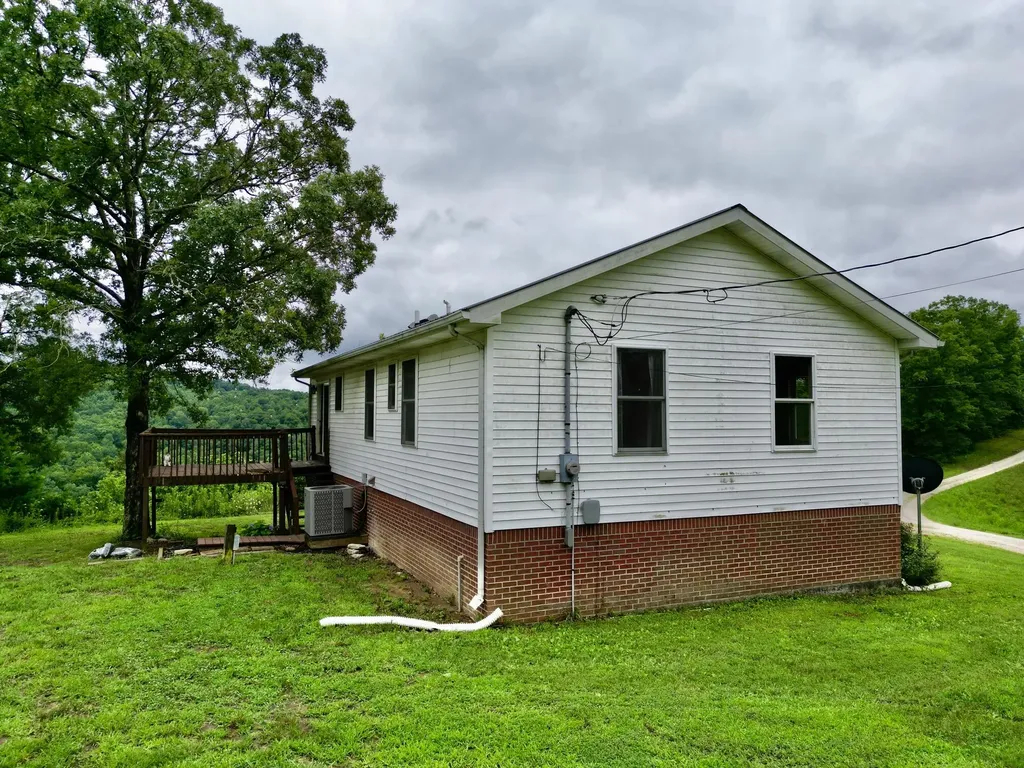 301 T Estes Road Beattyville KY 41311