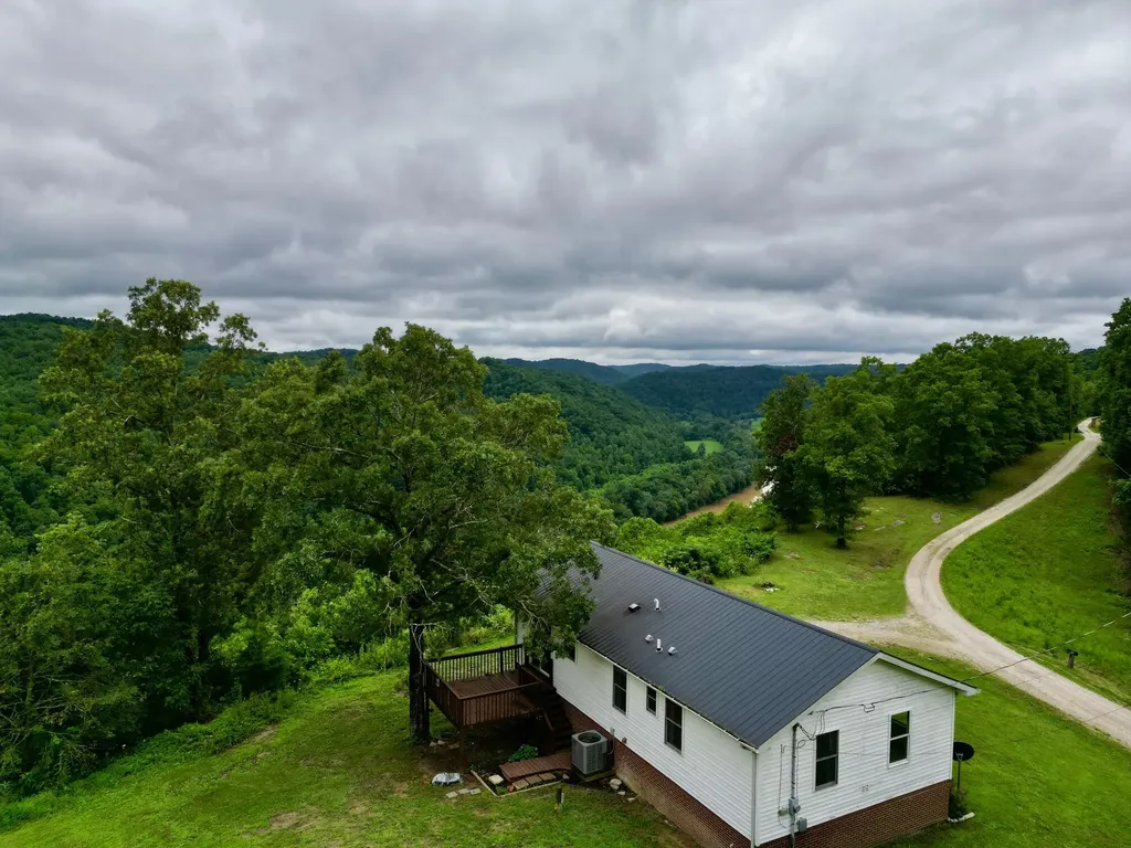 301 T Estes Road Beattyville KY 41311