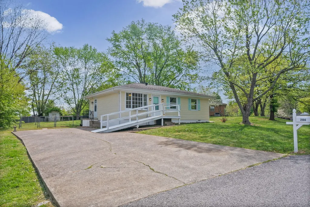 206 Crest Drive Hopkinsville KY 42240