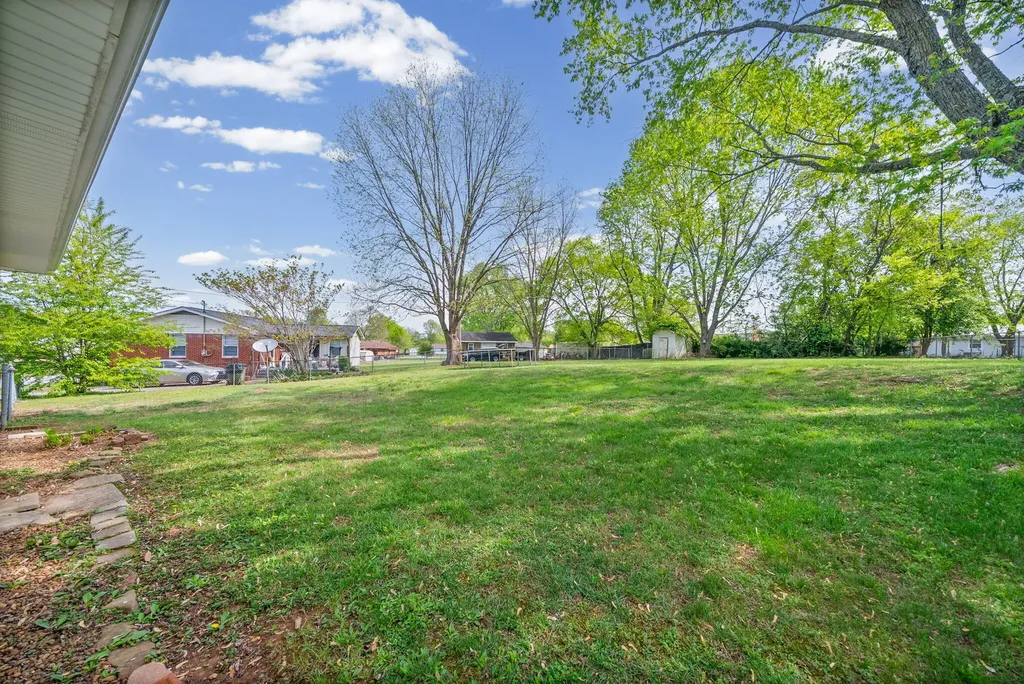 206 Crest Drive Hopkinsville KY 42240