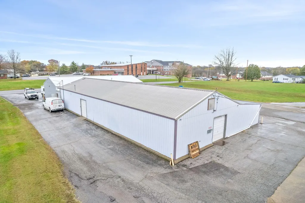 1411 W 7th Street Hopkinsville KY 42240