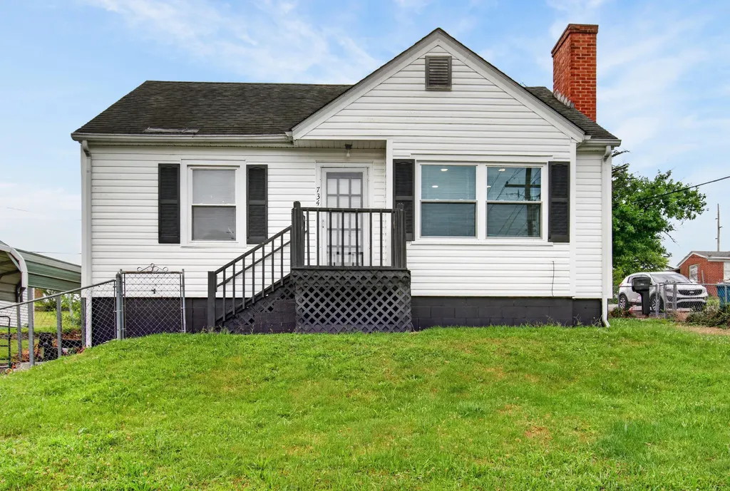 734 Maple Avenue Harrodsburg KY 40330