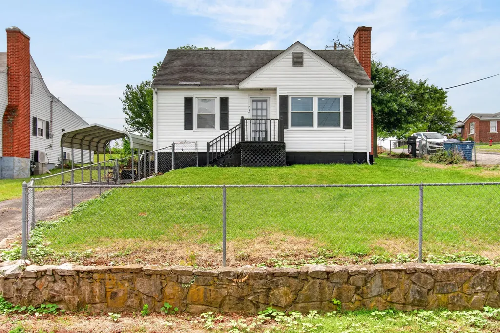 734 Maple Avenue Harrodsburg KY 40330