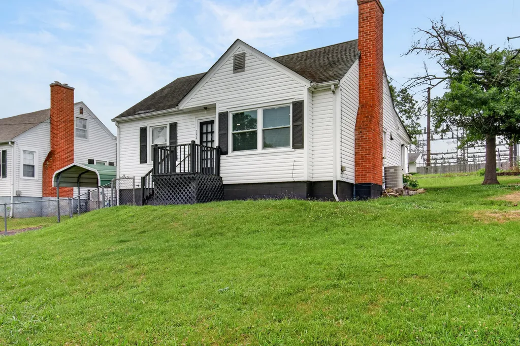 734 Maple Avenue Harrodsburg KY 40330