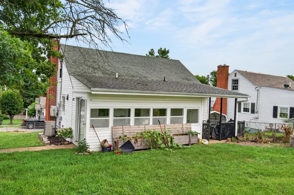 734 Maple Avenue Harrodsburg KY 40330