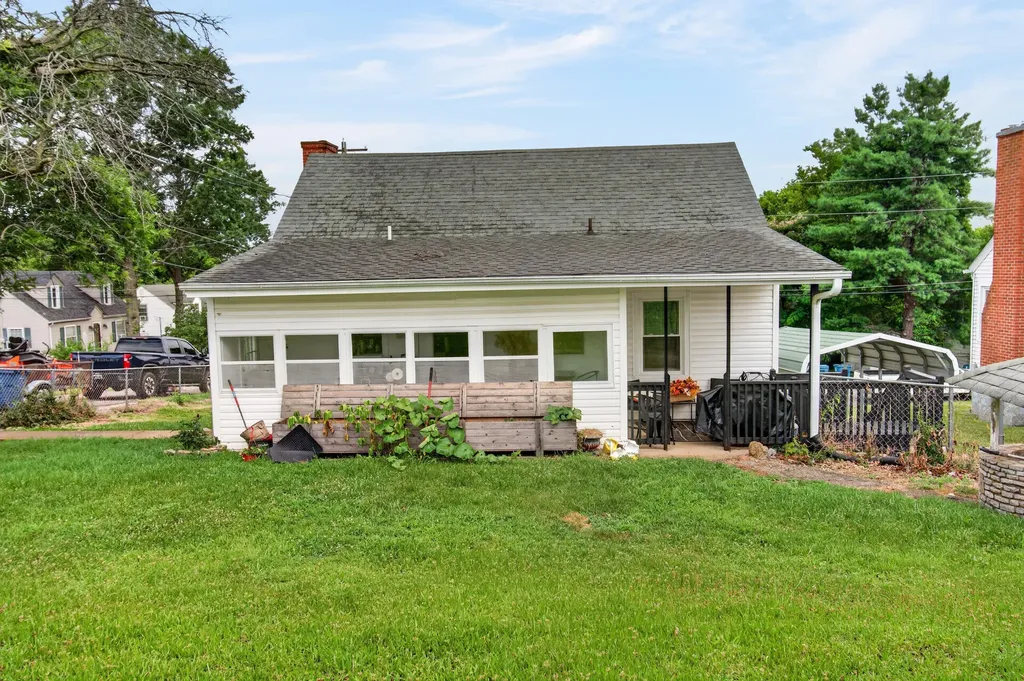 734 Maple Avenue Harrodsburg KY 40330