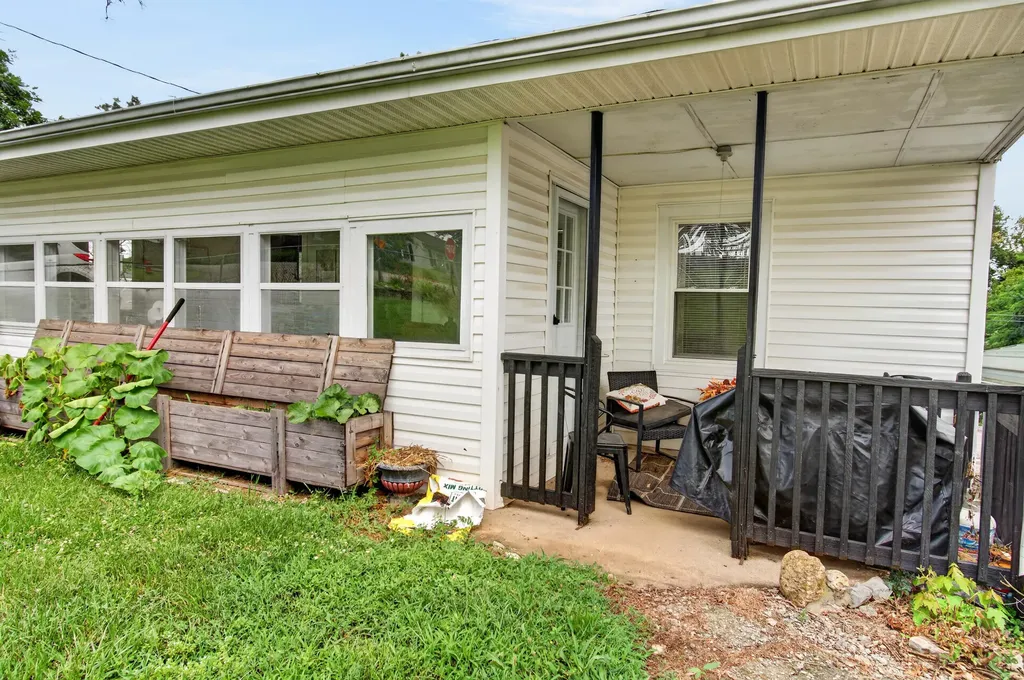 734 Maple Avenue Harrodsburg KY 40330