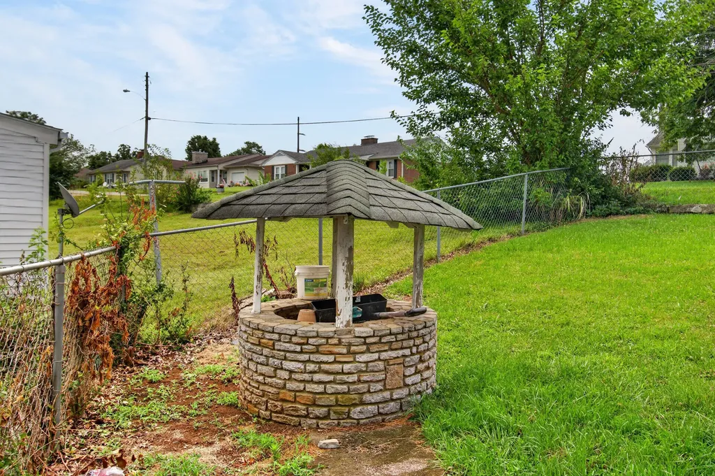 734 Maple Avenue Harrodsburg KY 40330