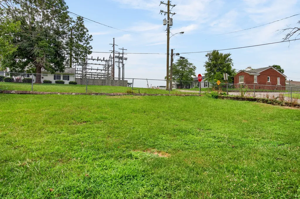734 Maple Avenue Harrodsburg KY 40330
