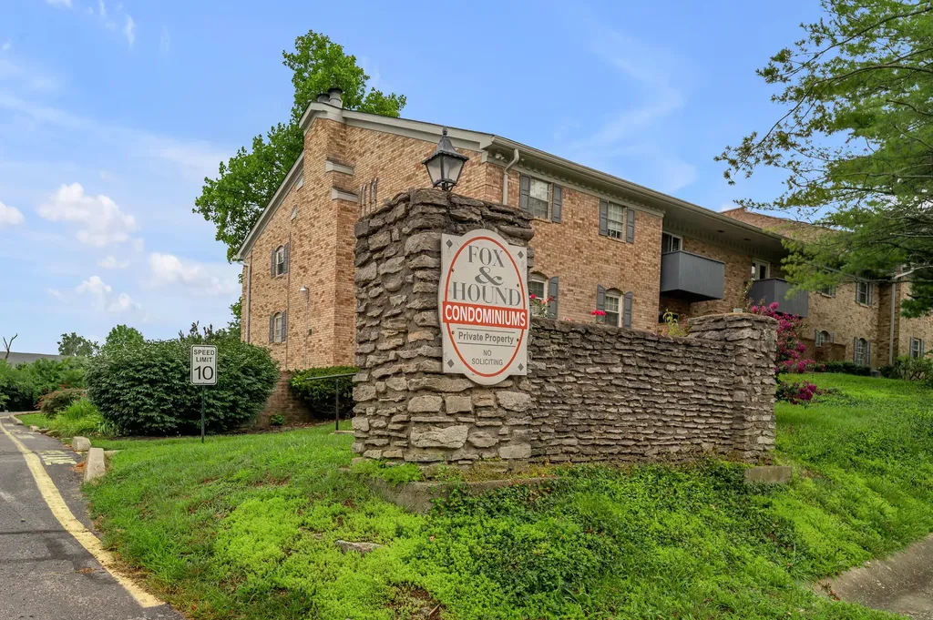 1084 Armstrong Mill Road Lexington KY 40517
