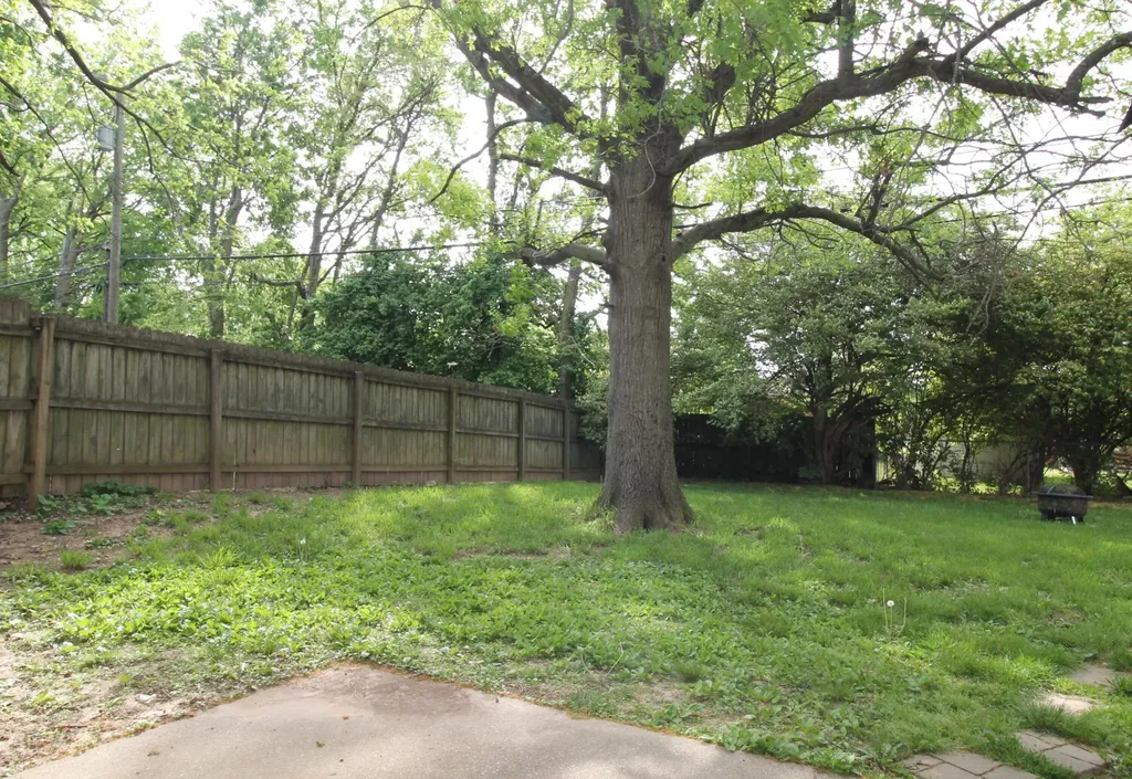 2015 Garden Springs Drive Lexington KY 40504