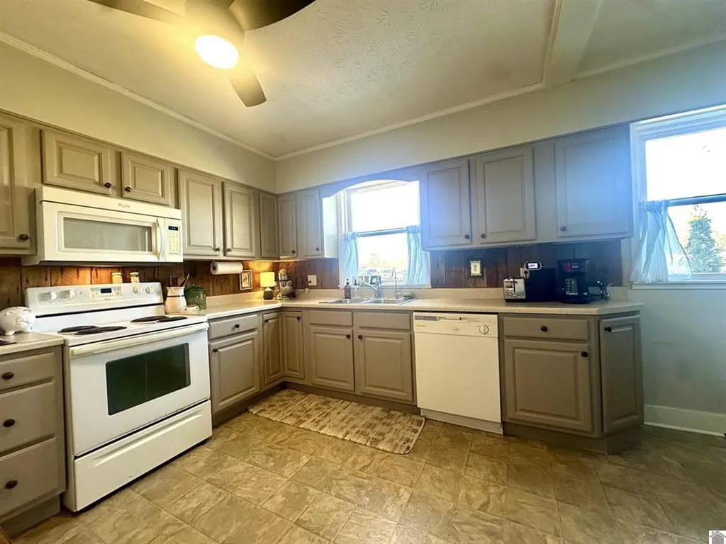 1674 W Us-60 Highway Ledbetter KY 42058