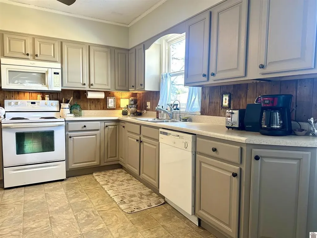 1674 W Us-60 Highway Ledbetter KY 42058