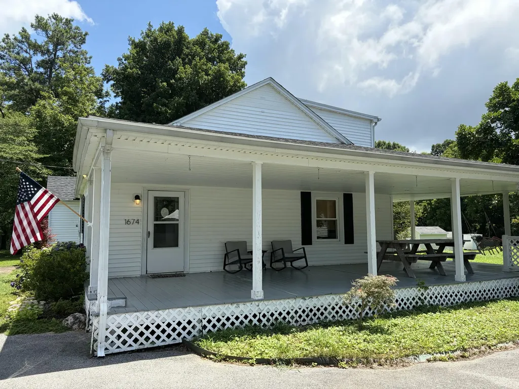 1674 W Us-60 Highway Ledbetter KY 42058