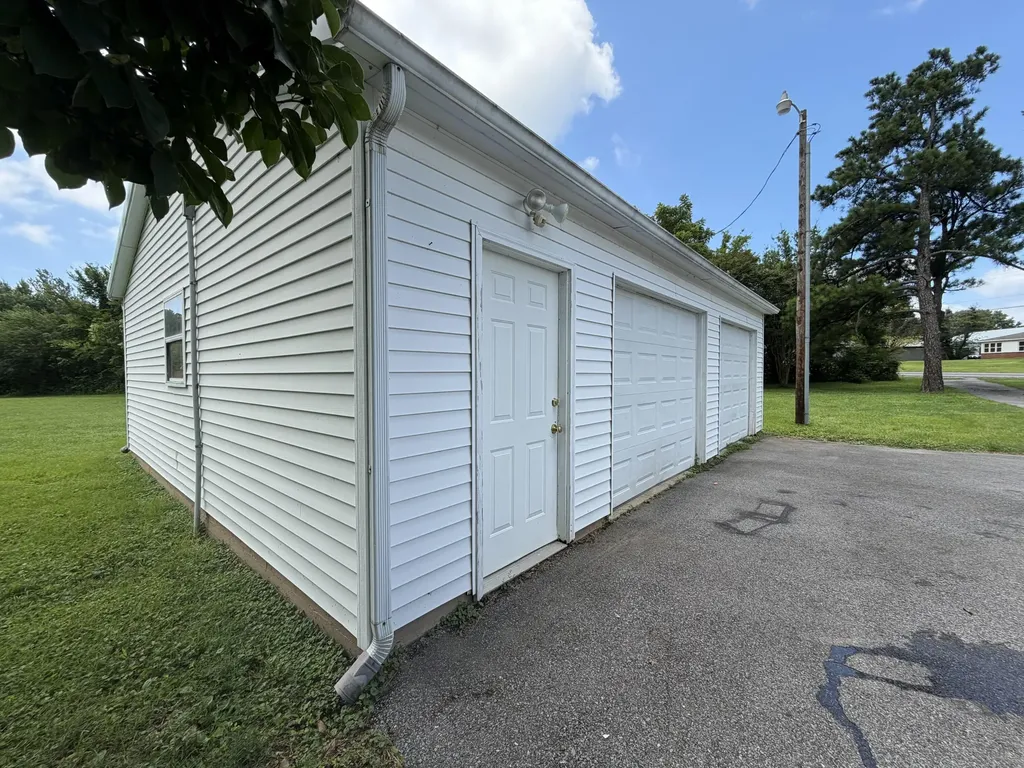 1674 W Us-60 Highway Ledbetter KY 42058