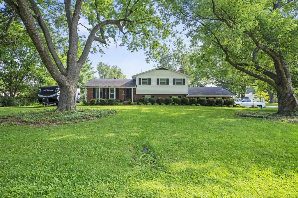 183 Woodlark Road Versailles KY 40383
