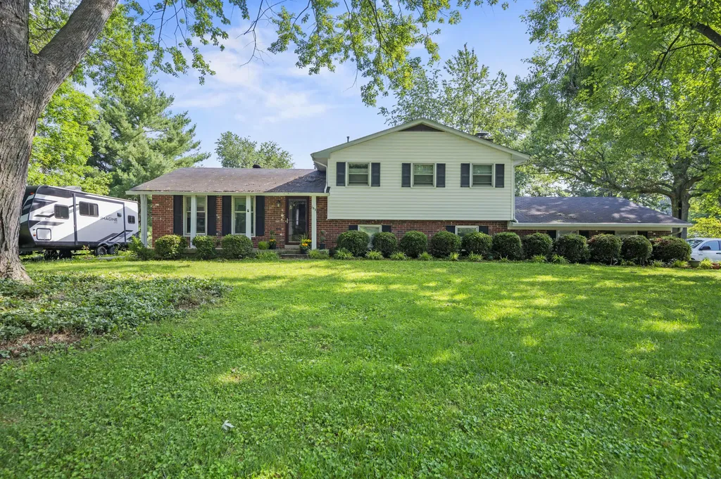 183 Woodlark Road Versailles KY 40383