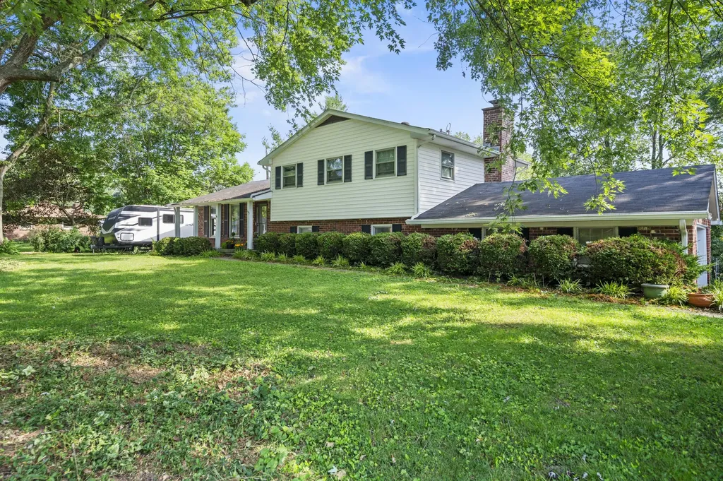 183 Woodlark Road Versailles KY 40383