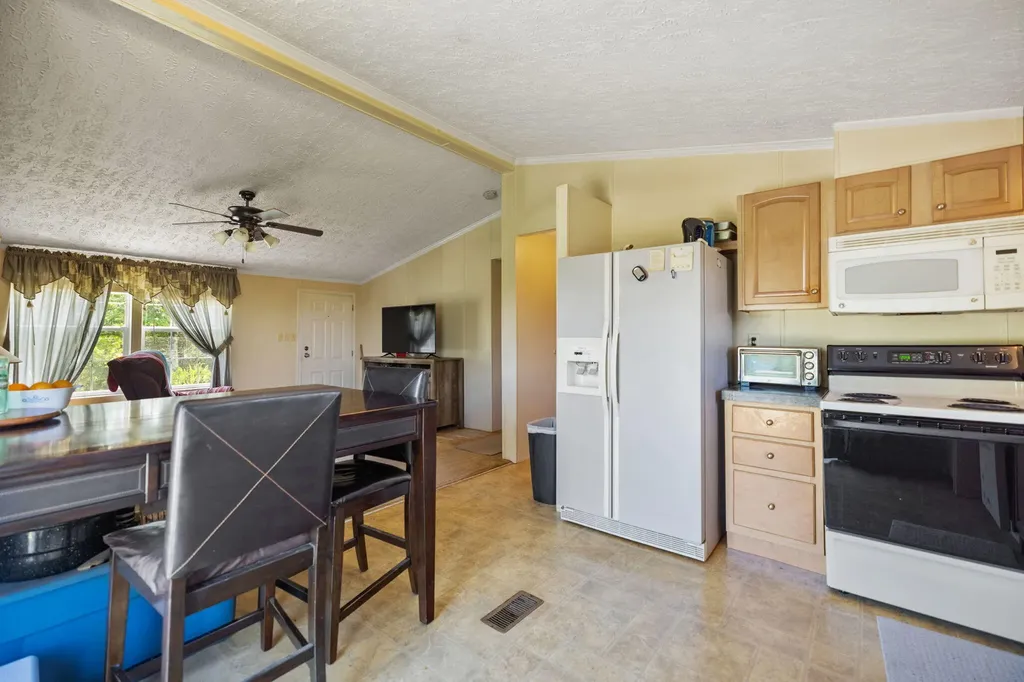 4389 Snake Lick Road Berry KY 41003