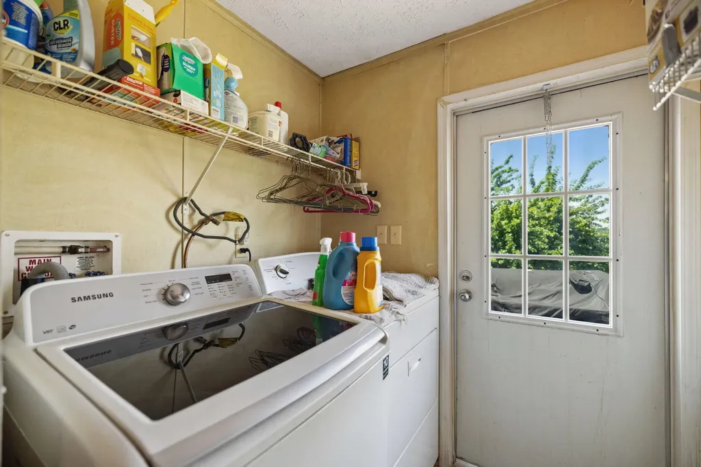 4389 Snake Lick Road Berry KY 41003