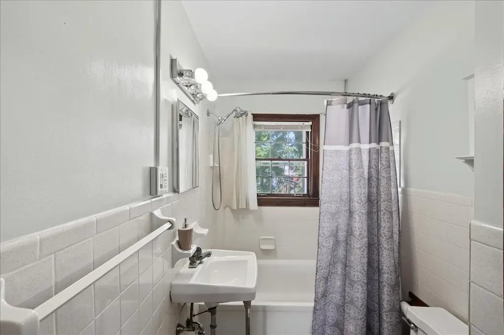 208 - 210 Logan Frankfort KY 40601