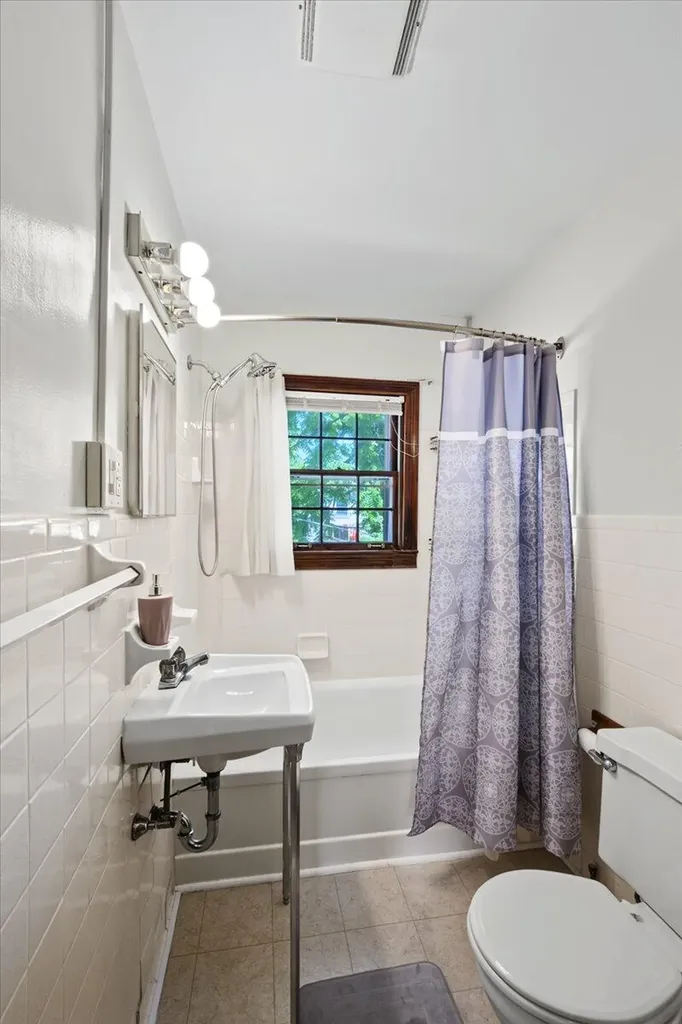 208 - 210 Logan Frankfort KY 40601