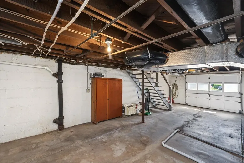 208 - 210 Logan Frankfort KY 40601