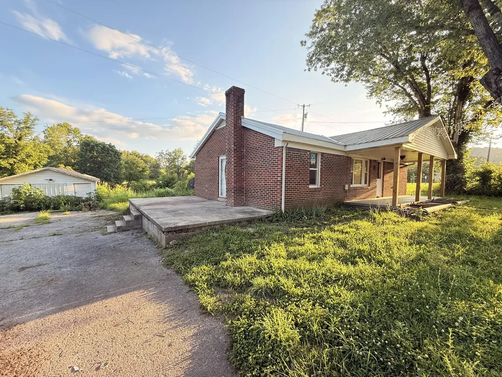1481 Maxey Valley Road Hustonville KY 40437