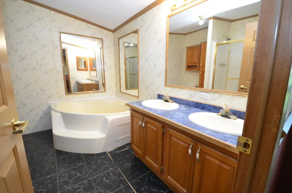 130 Manns Road Harrodsburg KY 40330
