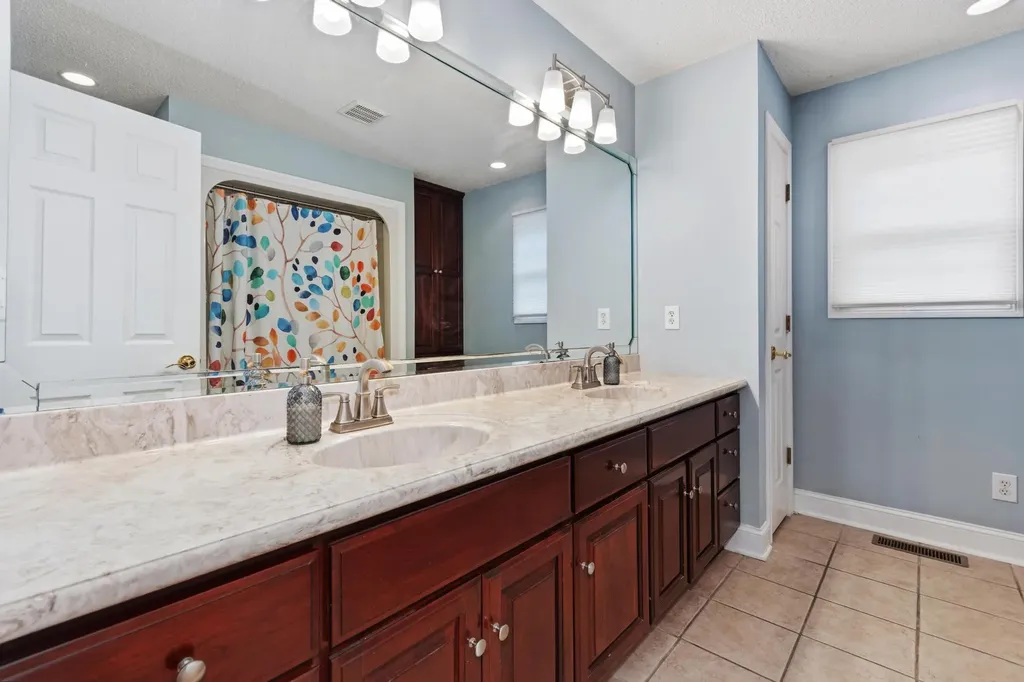 315 Stonecreek Place Paducah KY 42003