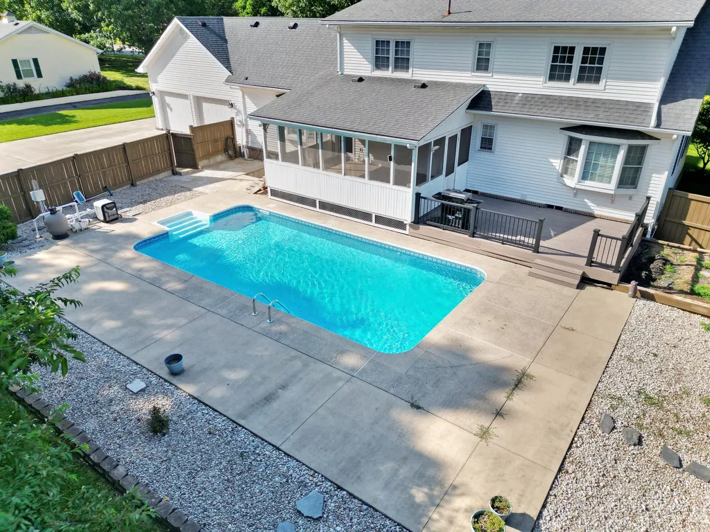 200 W Fairway Drive Nicholasville KY 40356