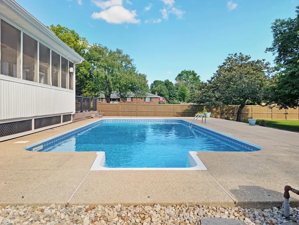 200 W Fairway Drive Nicholasville KY 40356