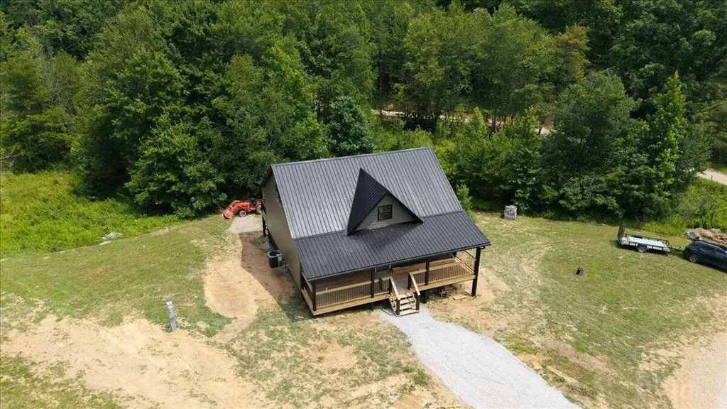 38 Hawks Point Road Beattyville KY 41311