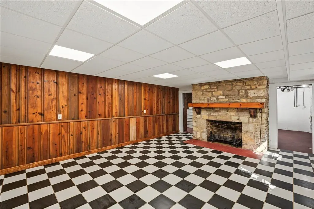 207 Paul Sawyier Drive Frankfort KY 40601